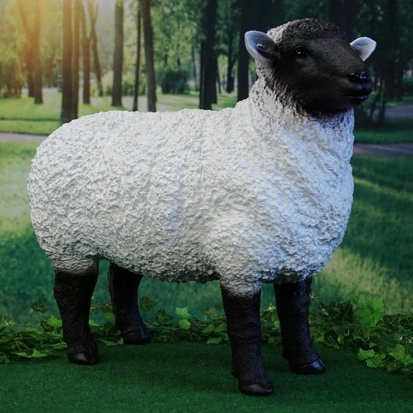 Tierfigur Schaf 63 cm hoch stehend schwarz/weiß handbemalt