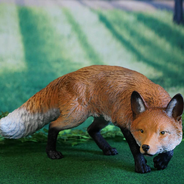 Tierfigur Fuchs schleichend lebensecht handbemalt