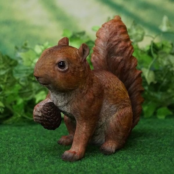 Tierfigur Eichhörnchen mit Tannenzapfen 22 cm