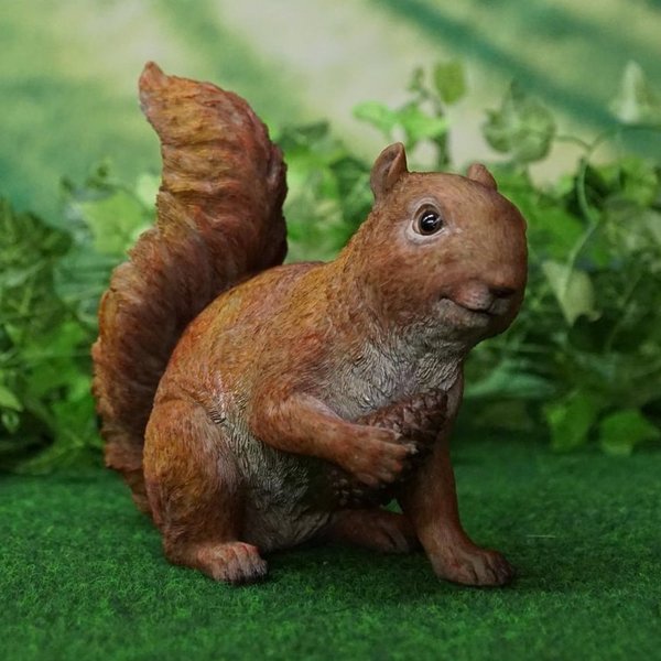 Tierfigur Eichhörnchen mit Tannenzapfen 22 cm