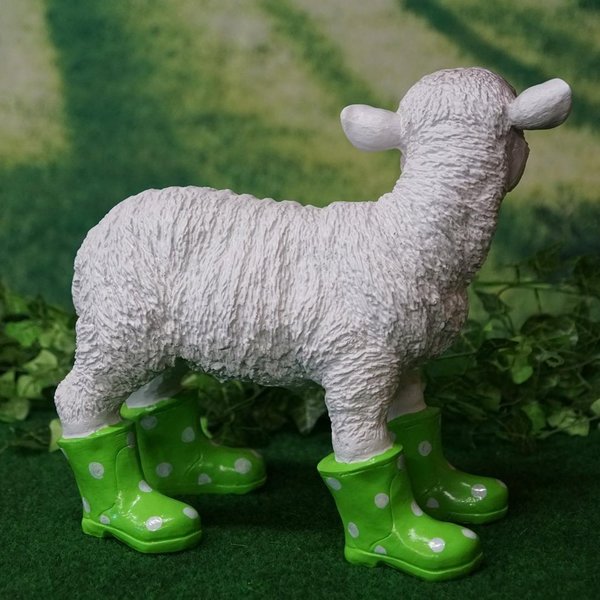 Tierfigur Lamm mit Gummistiefeln grün 33 cm