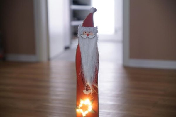 Deko Holzsäule Weihnachtsmann LED Stern 48 cm