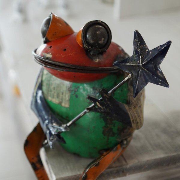 Metallfigur Frosch mit Stern Upcycling Handarbeit