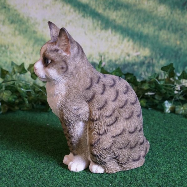 Tierfigur Katze Krümel sitzend