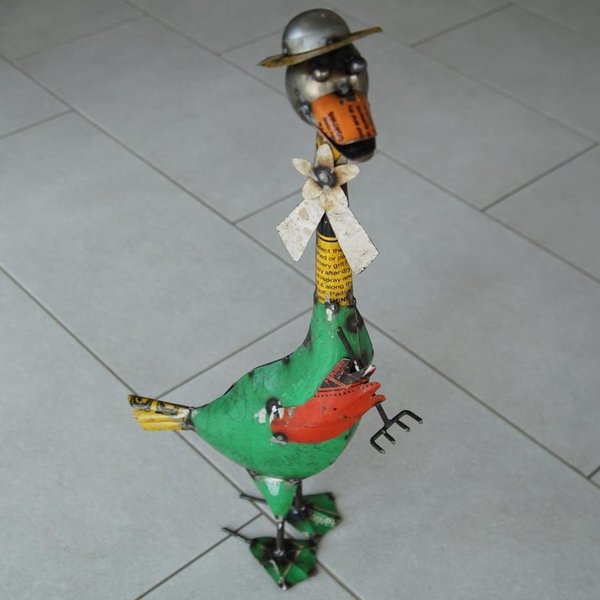 Metallfigur Ente mit Hut Upcycling Handarbeit